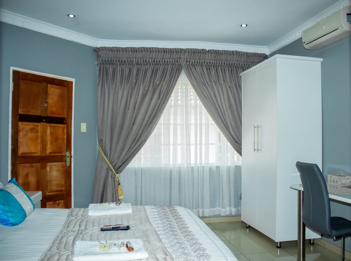 Queen room  photo 2 of 3