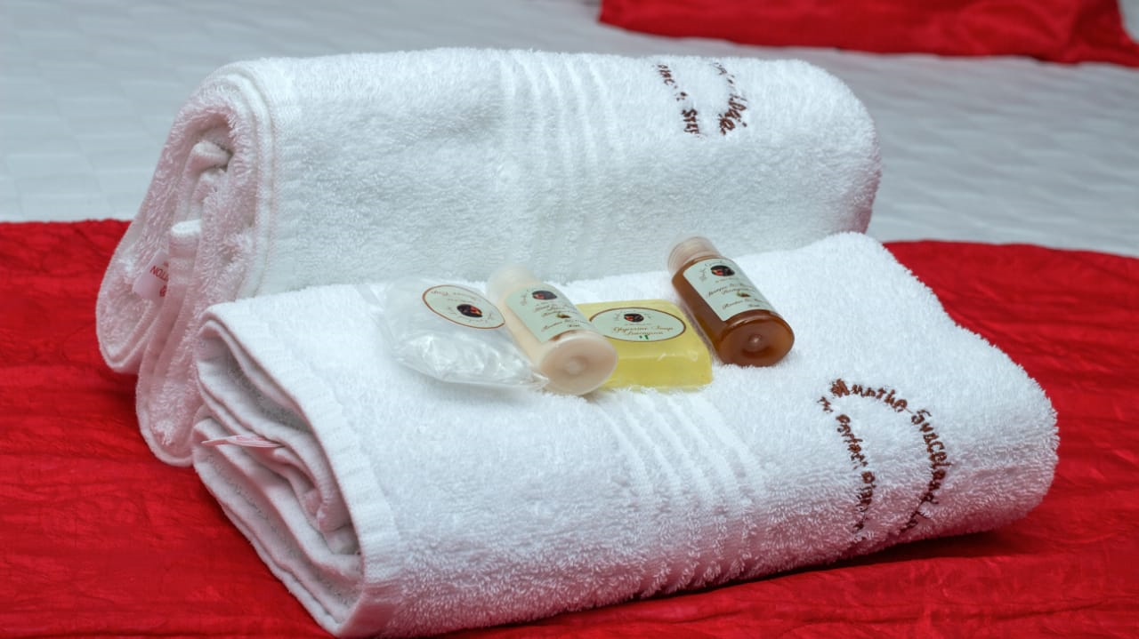 Queen room  photo 3 of 3